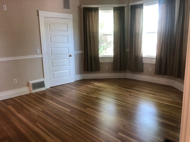 Foto del edificio - 635 NE Opal St