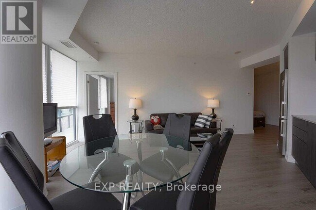 Photo du bâtiment - 99 The Donway W