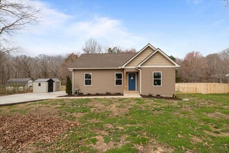 Building Photo - 400 Kaiser Rd