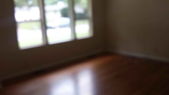 Building Photo - 2436 Crestview Ct