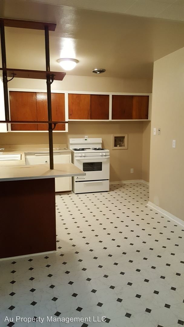 Building Photo - 4 br, 1 bath House - 2412 REDWOOD
