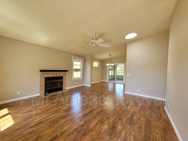 Building Photo - 8715 Rooster Way