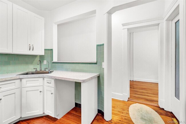 Foto del edificio - 158 Dubois St