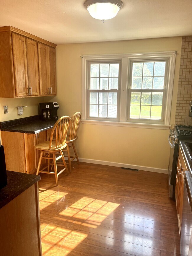 Foto del edificio - 385 Hartford Ave