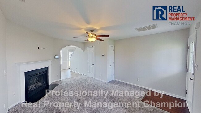 Building Photo - 717 Radiant Dr