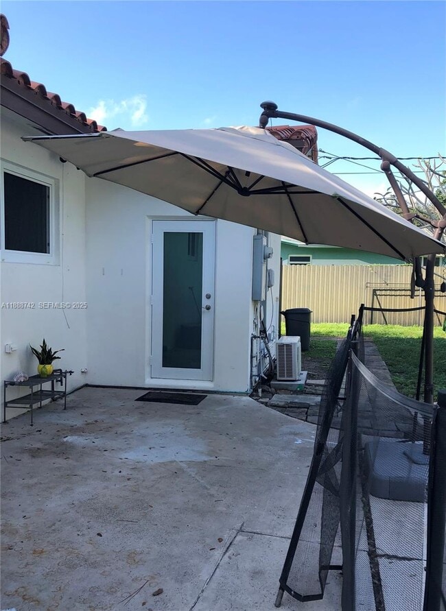 Foto del edificio - 6819 SW 15th St