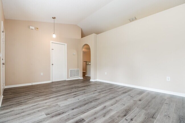 Building Photo - 14017 Tudor St
