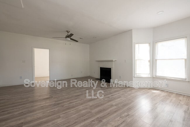 Foto del edificio - 348 Lakeridge Ct