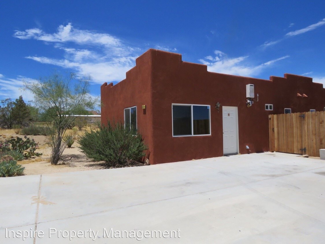 Primary Photo - 61524 Desert Air Rd