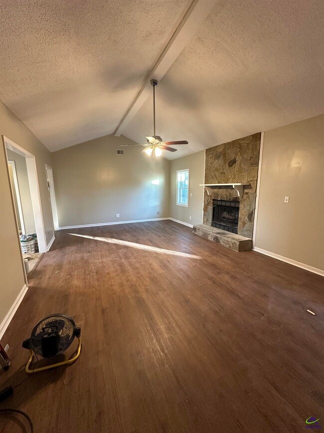 Building Photo - 106 Country Wood Trail