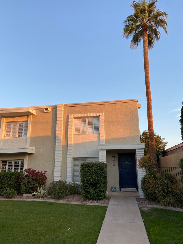 Primary Photo - 610 E Montebello Ave