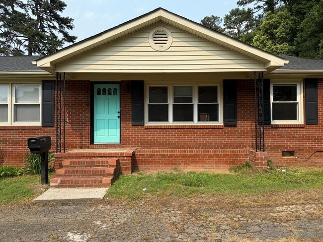 Photo - 1510 Woodhill Ln House