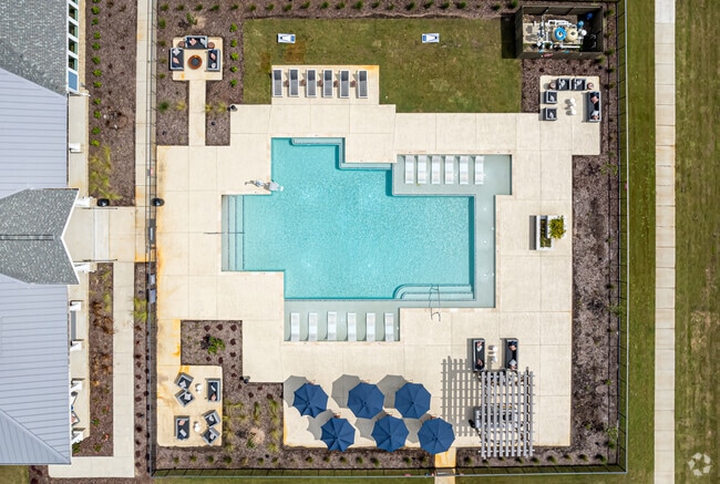 Pool - The Mason at Fremaux Park Apartments