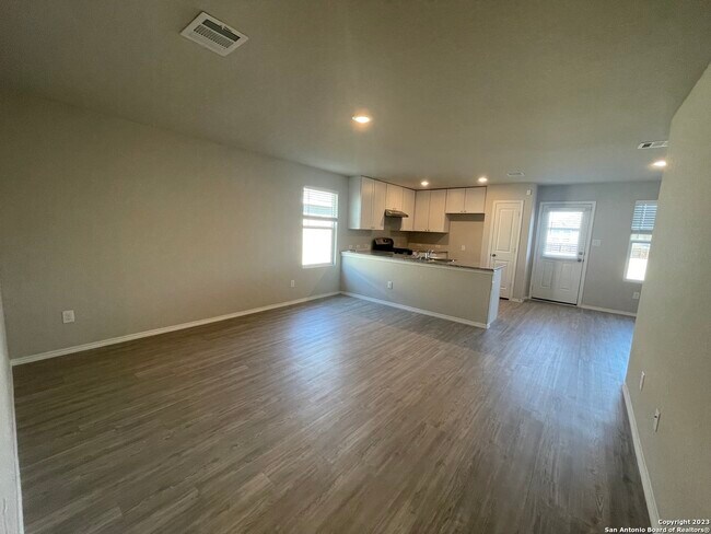 Foto del edificio - 430 Blue Stem Rd