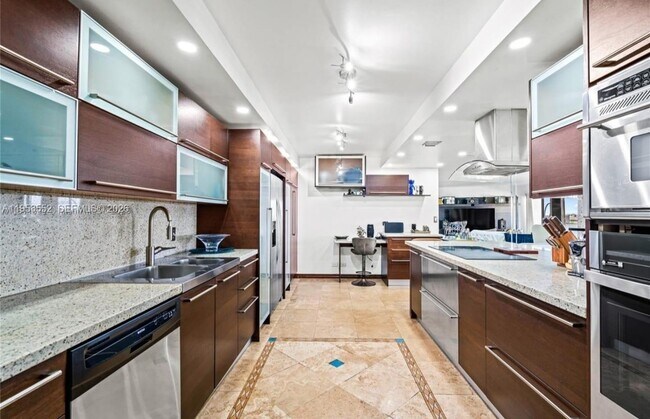 Foto del edificio - 1800 NE 114th St