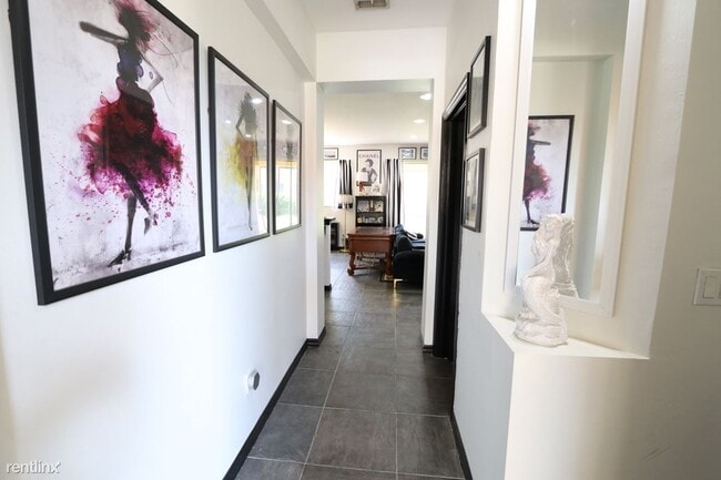 Building Photo - 3 br, 2.5 bath Townhome - 10101 Tin Maple ...