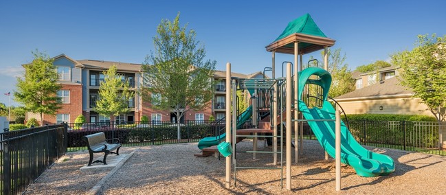 Building Photo - MAA Matthews Commons