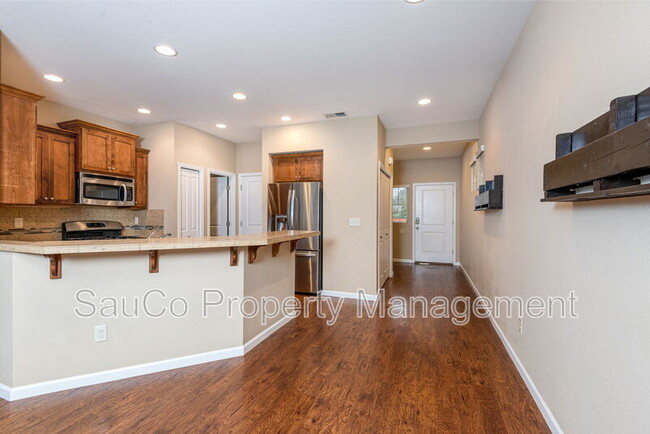 Building Photo - 3949 SE Lone Oak St