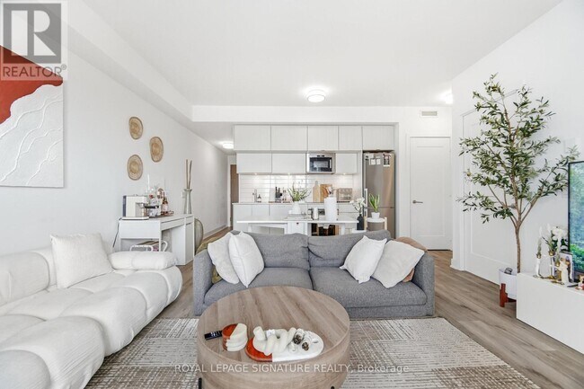 Building Photo - 575 Bloor St E