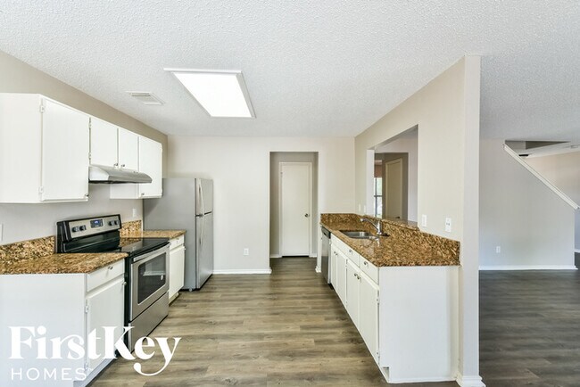 Building Photo - 6635 Meadow Fawn Dr