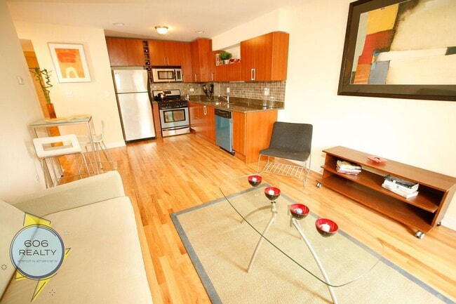 Foto del edificio - 6954 N Greenview Ave