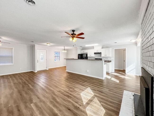 Foto del edificio - 8250 Chesterfield Dr