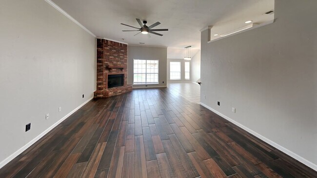 Building Photo - Beautiful 4 Bedroom 2.5 Bath Home + Office...