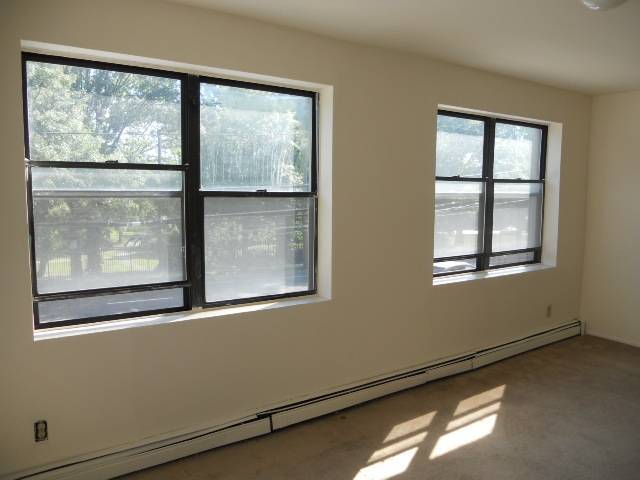 Foto del edificio - 73 E Shore Rd