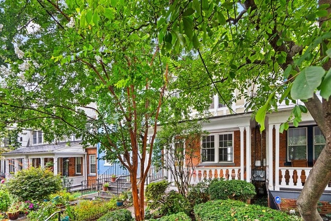 3 Bed 2 Bath - Glover Park Row Home - Fini... - 3 Bed 2 Bath - Glover Park Row Home - Fini...