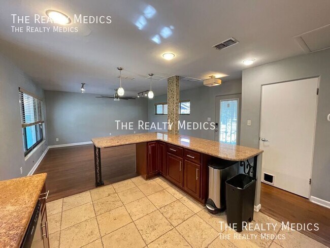 Building Photo - 2700 E Church St