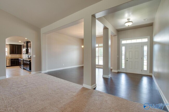 Foto del edificio - 512 Summer Cove Cir NW