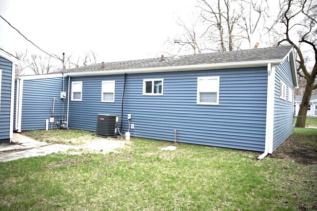 Building Photo - 4142 W 19th Pl