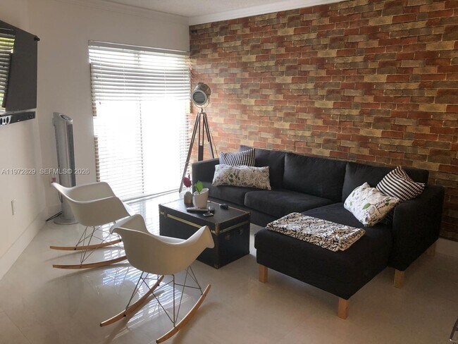 Foto del edificio - 665 NW 85th Pl