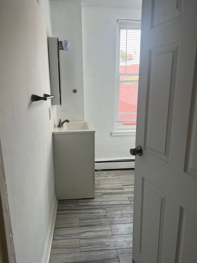 Foto del edificio - 424 E Girard Ave