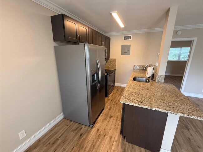 Foto del edificio - 3217 NE 11th St