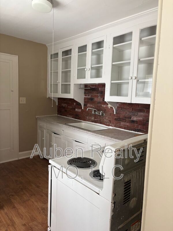 Building Photo - 5446 Harrison St