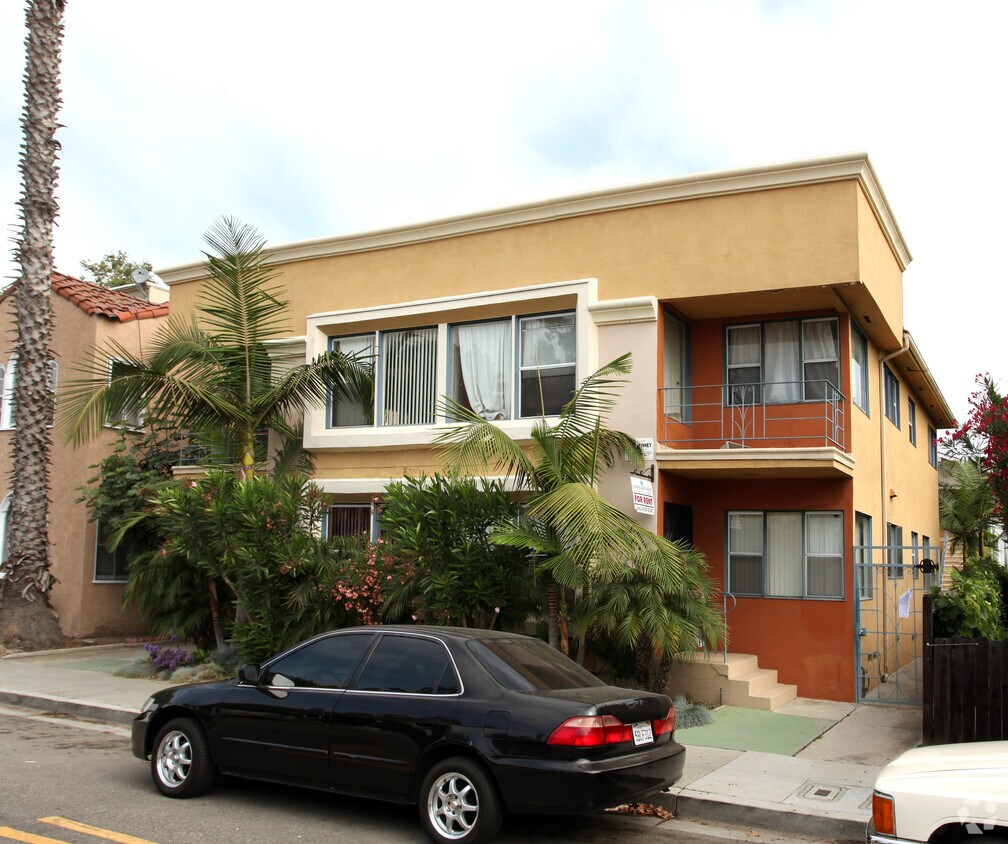 Foto del edificio - 4219 E 4th St