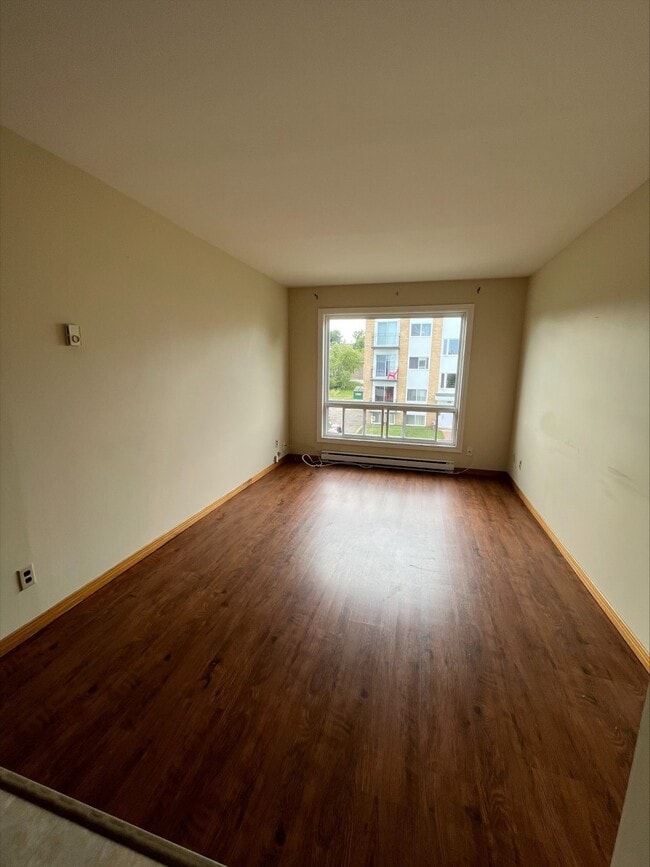 Building Photo - 615 Chalmers Ct