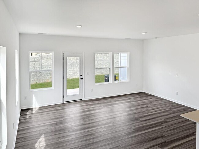 Foto del edificio - 911 Pilot St