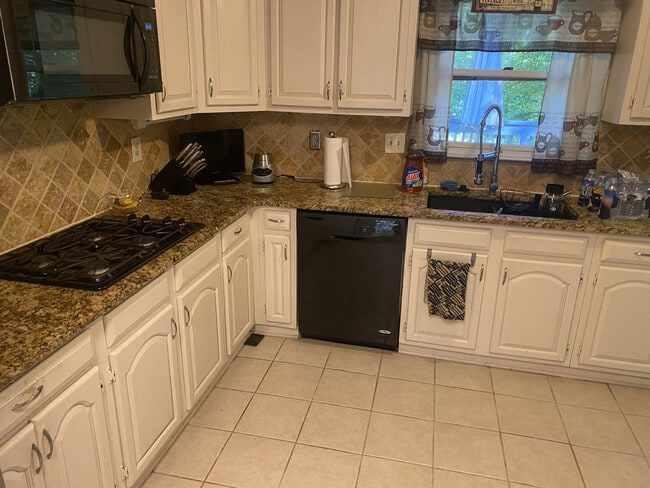 Photo - Room in House on Lilburn Stone Mountain Rd