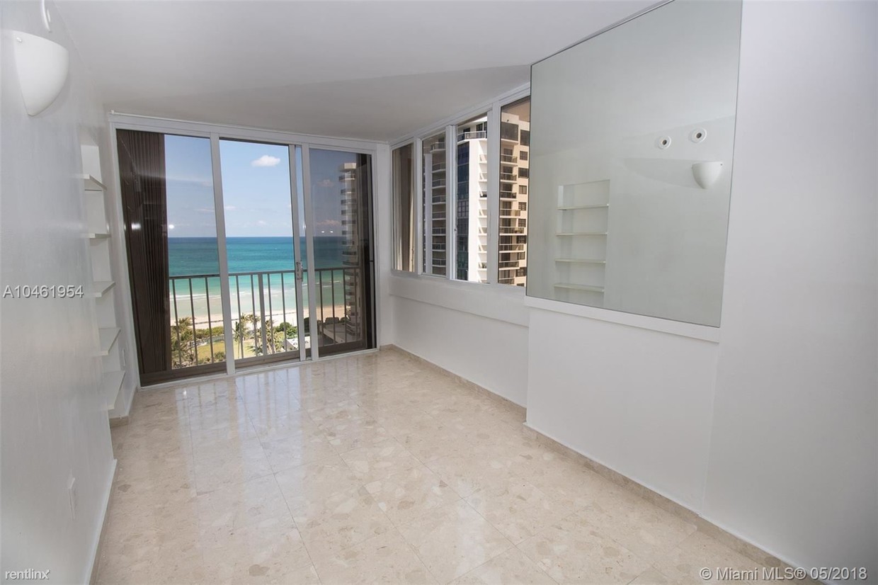 Foto principal - 6540 Collins Ave