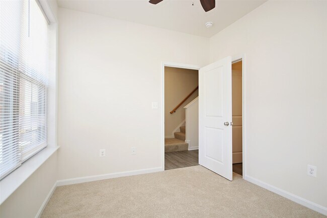 Building Photo - 2021 Inglewood Dr