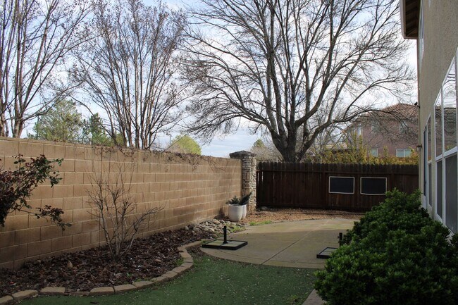 Foto del edificio - 2827 Cardinal Dr