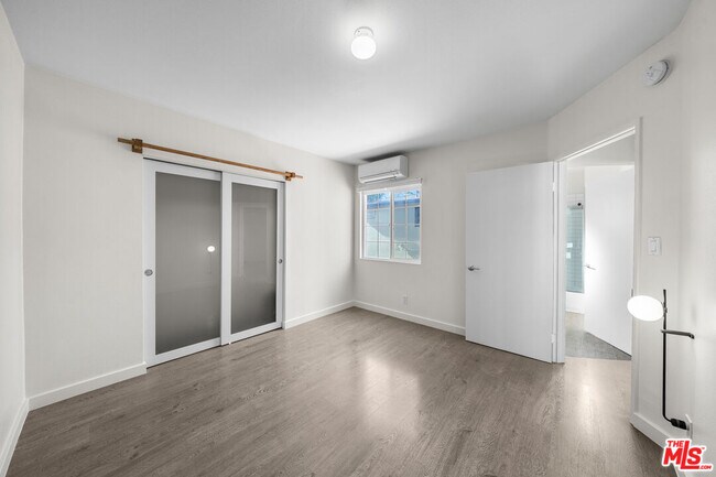 Foto del edificio - 953 N Hoover St