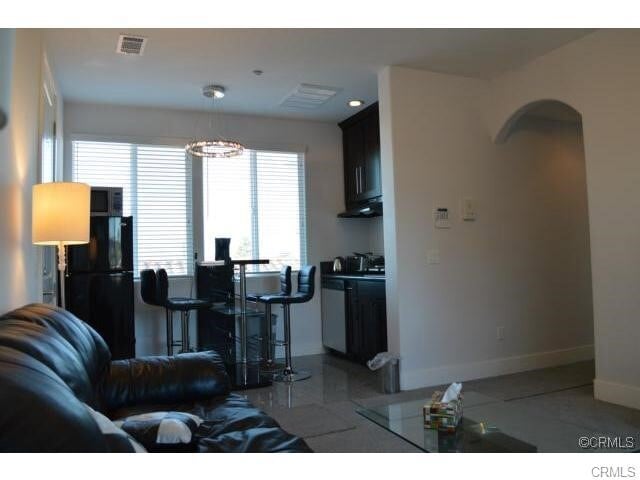 Building Photo - 408 Avenida Santa Barbara