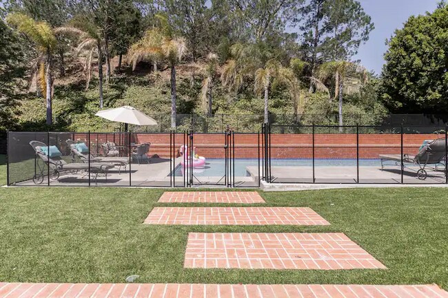 Foto del edificio - 17133 Adlon Rd