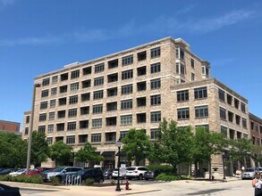 Building Photo - 10 S Dunton Ave