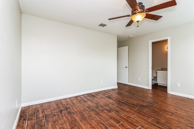 Foto del edificio - 16549 Jasmine Springs Dr