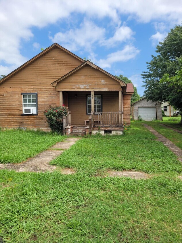 Primary Photo - 309 W Chestnut Ave