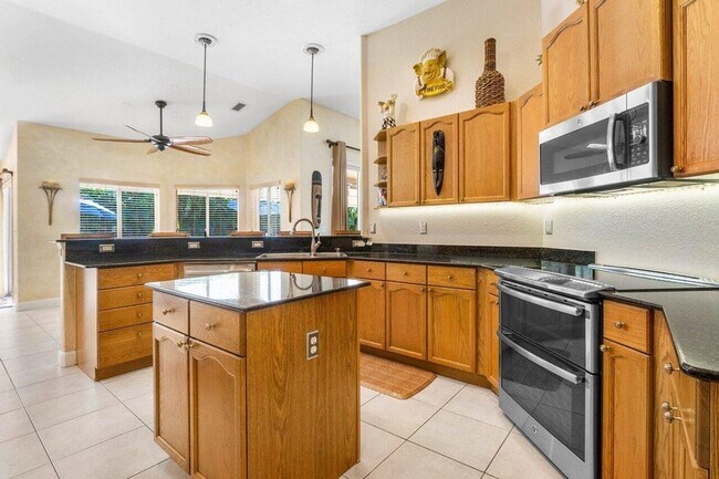 Building Photo - 17150 89th Pl N